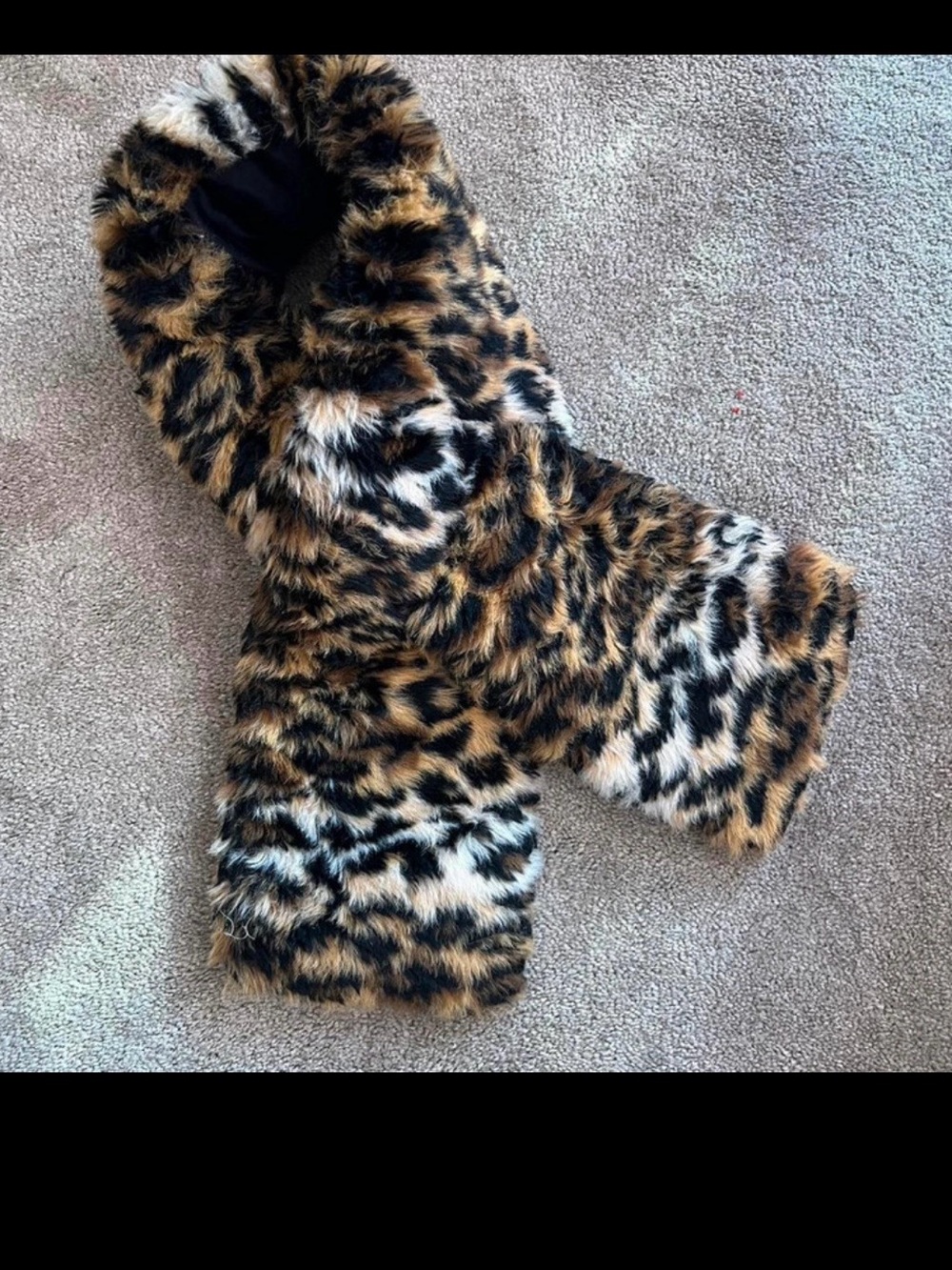 Aritzia Faux Fur Leopard Print Women’s Scarf wrap